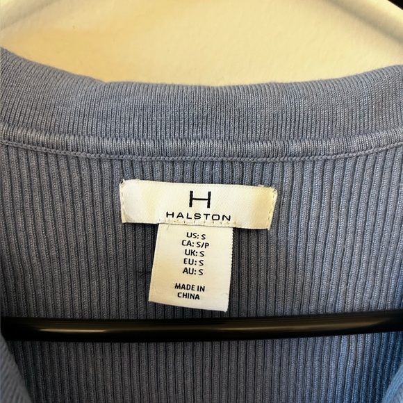 Halston Sleeveless Collar Top - Picture 4 of 4